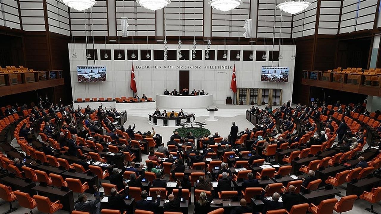 Sosyal medya düzenlemesi Meclis'ten geçti: Hangi maddeler var?