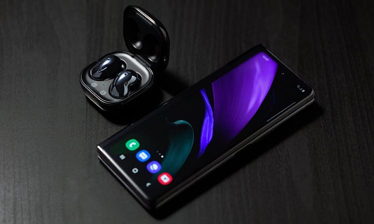 Samsung’un katlanabilir cihazı Galaxy Z Fold2 piyasaya sunuldu!-3