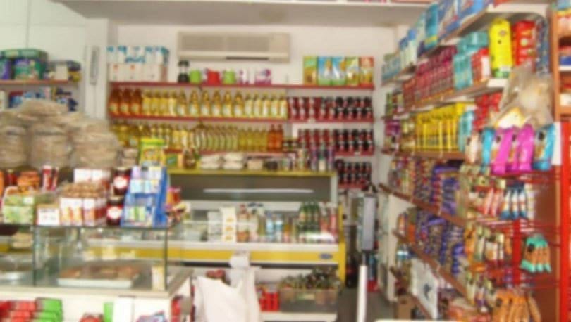 Bakkal kasa önünde marketle yarışıyor