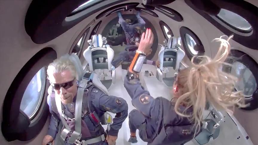 İngiliz iş insanı şirketinin geliştirdiği araçla uzaya seyahat etti, bu video paylaşıldı
