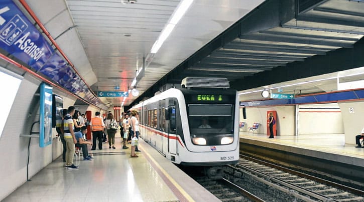 İzmir'in çeperlerini İZBAN parlatıyor