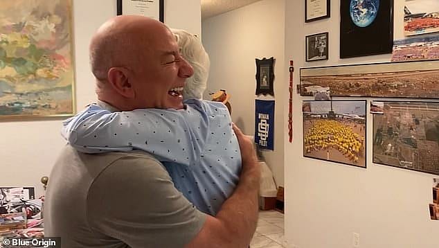 Bezos'un uzay yolculuğunun onur konuğu oldu