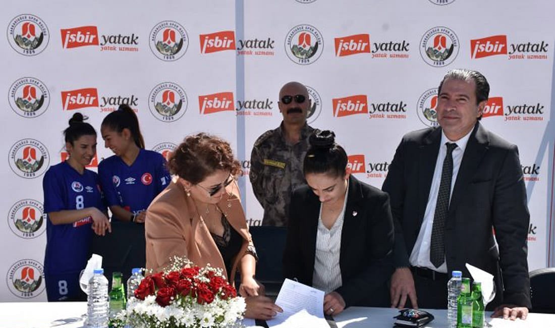 Hakkarigücü Kadın Futbol Takımı’nın yeni sponsoru İşbir Yatak