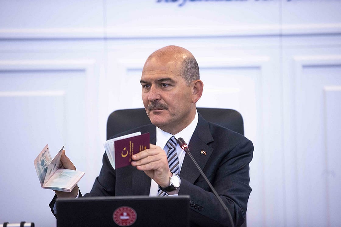 Yerli pasaport ve ehliyetler tanıtıldı... İşte ehliyetlerde dikkat çeken 3 yenilik