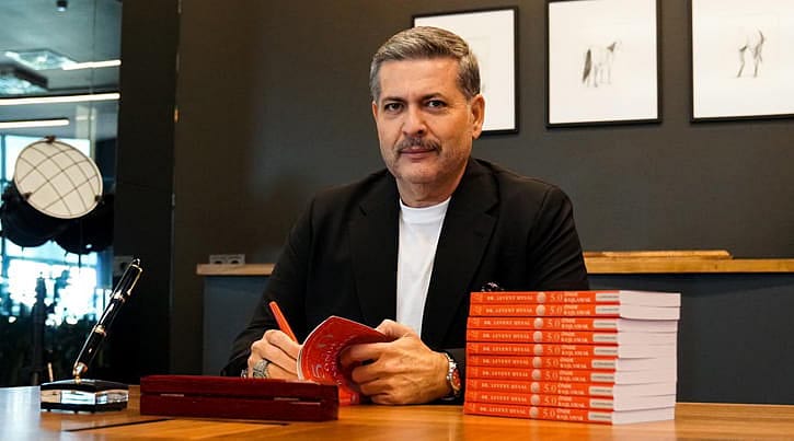 Levent Uysal’dan Geleceğe Bakış: '5.0 Önde Başlamak' raflarda yerini aldı