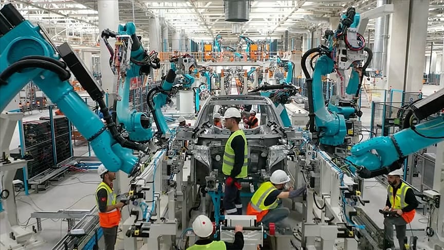 Togg'un ilk C-SUV gövdesi robot hatlarda üretildi-0