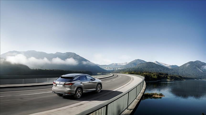 Lexus lüks SUV modeli RX'in Black Line versiyonunu satışa sundu