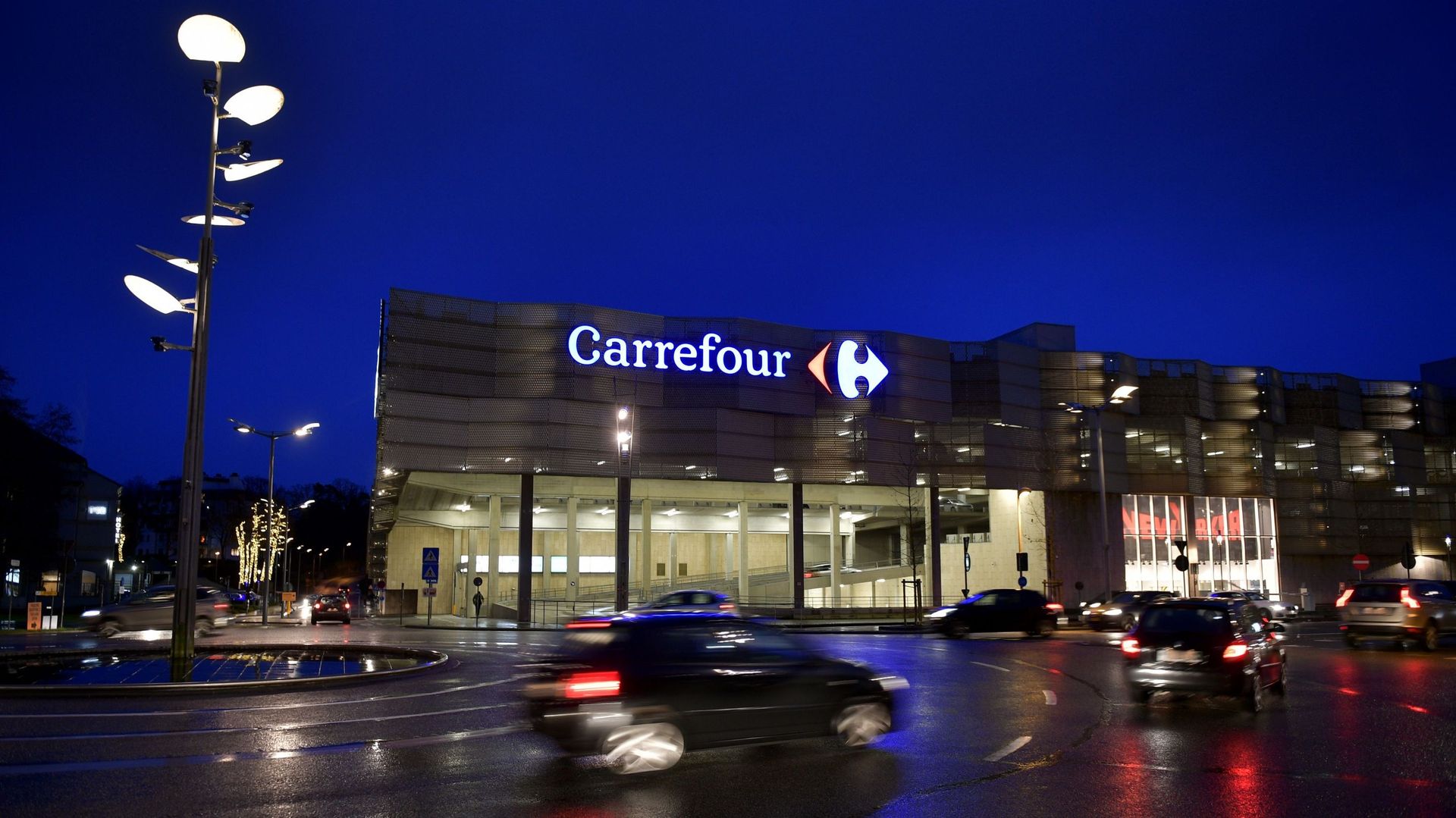 Carrefour bir ülkede daha fiyat dondurdu