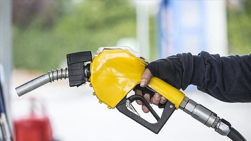Benzin ve motorine önce zam sonra indirim geliyor