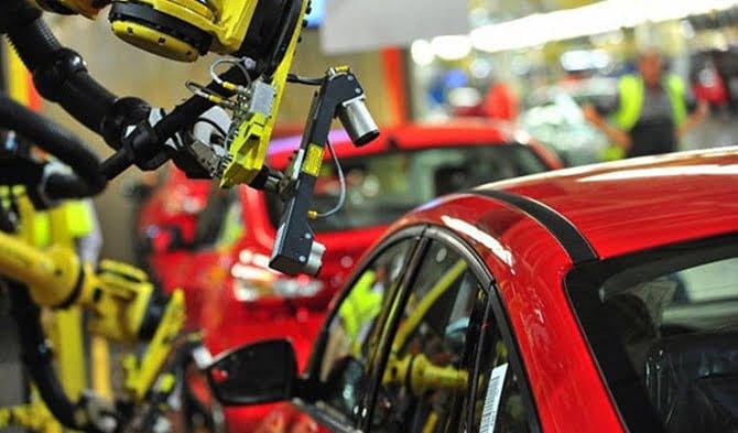 Otomotiv devleri Avrupa'daki fabrikalarını yeniden açıyor