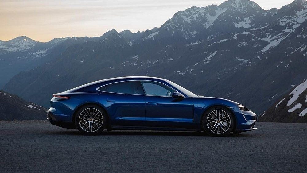 Porsche'nin ilk tam elektrikli otomobili Taycan Türkiye'de-4