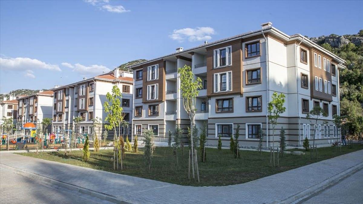 TOKİ açık artırmayla 20 ilde konut, 30 ilde işyeri satacak: Peşinat ve taksit bilgileri...
