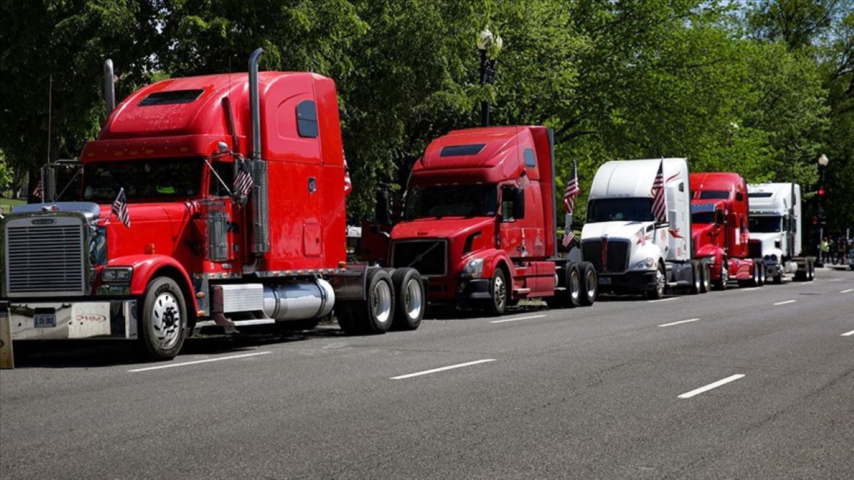 ABD'nin ünlü kamyon şirketi sürücüleri kaybetmemek için tarihinin en büyük zammını yapıyor