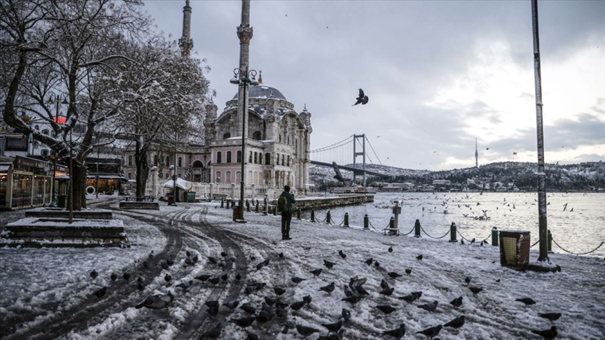 İstanbul Valisi Yerlikaya'dan kuvvetli sağanak ve kar uyarısı var