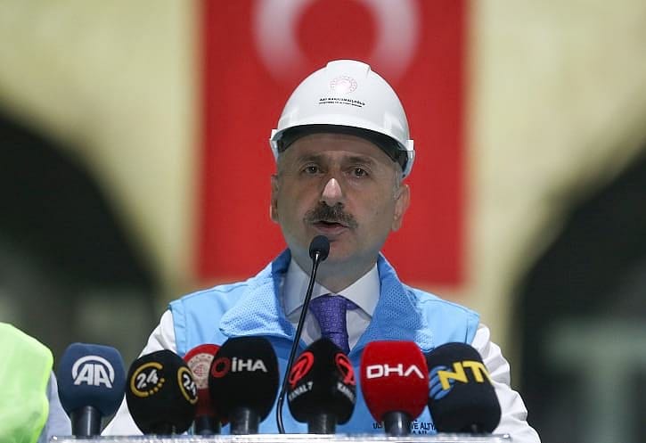 Bakan duyurdu: İşte yüzde 60'ı tamamlanan Halkalı-İstanbul Havalimanı metrosunun açılış tarihi