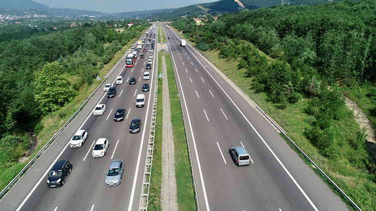 Bolu Dağı'nda bayram trafiği: Uzun araç kuyrukları oluştu