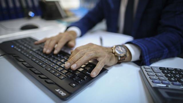 Kamudaki bilişim personeline izin düzenlemesi 