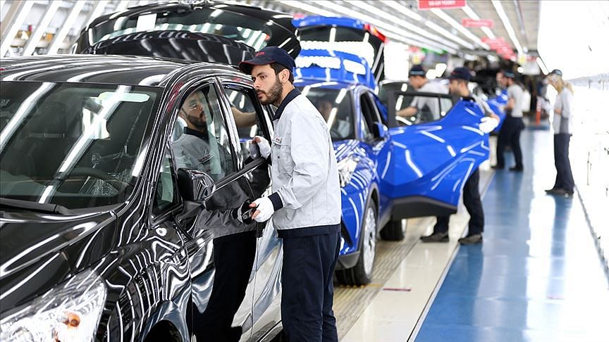 Banttan inmeden satılıyor,  teşhir için otomobil bulunamıyor