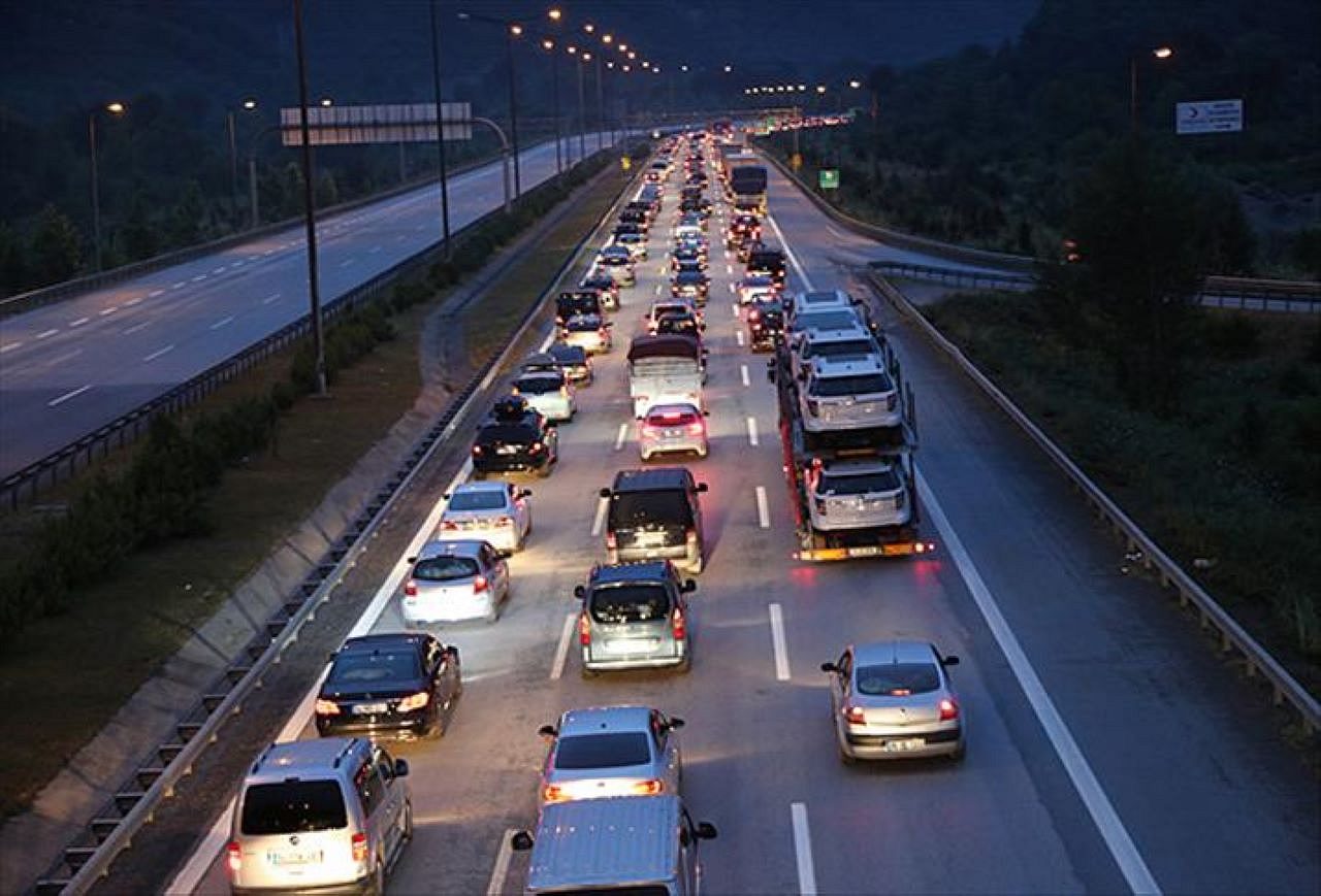 Bir uzmana göre gece yarısı ile 06.00 arası yola çıkmamak gerekiyor: Peki, ama neden?