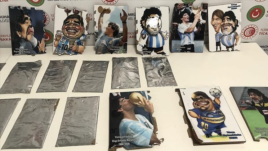İstanbul Havalimanı'nda şaşırtan görüntü: Maradona tablolarına gizlenmiş