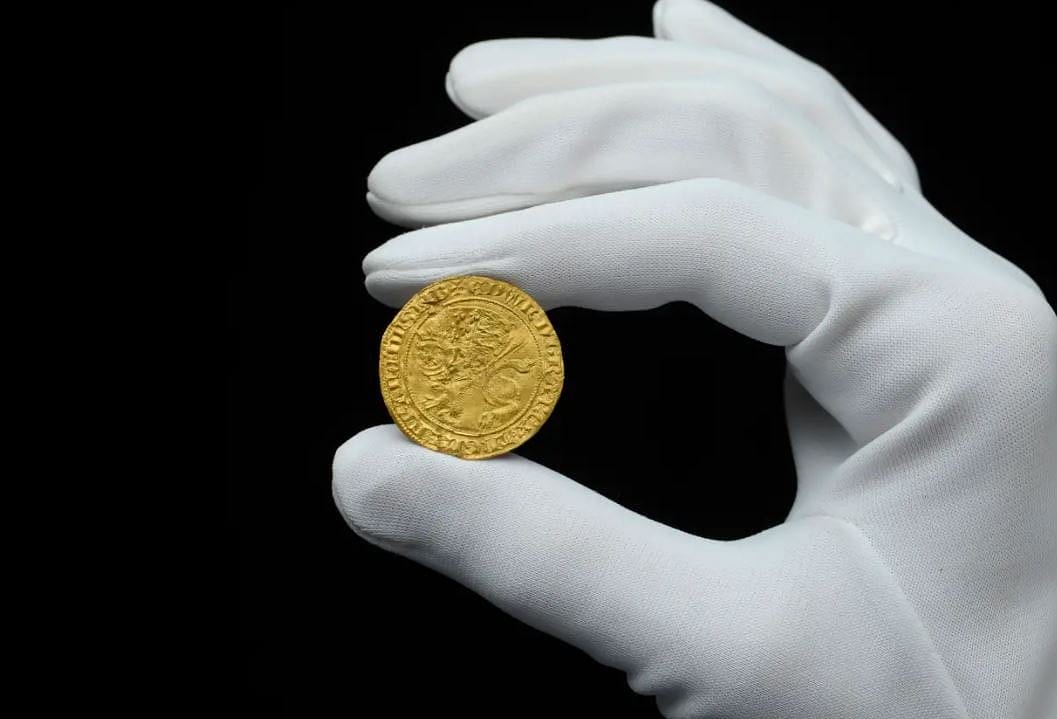 Amatör defineci tarlada buldu, yaklaşık 2.8 milyon liraya satıldı
