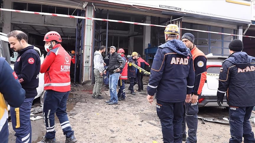 Diyarbakır'da sanayi sitesindeki bir iş yerinde patlama: 5'i ağır 10 kişi yaralı