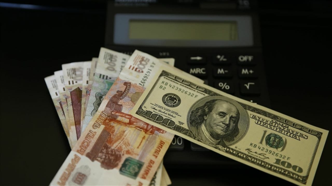 Rusya’da 2 para birimi hariç döviz satışlarında kısıtlamalar kalktı