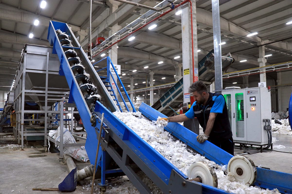 Çevreci fabrika plastik atıktan ürettiği ham maddeyi 17 ülkeye ihraç ediyor-3