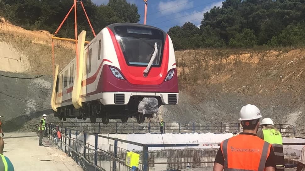 Gayrettepe-İstanbul Havalimanı Metrosu'nda ilk tren raylara indi-0