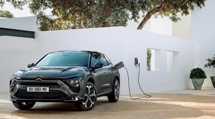 Citroen yeni amiral gemisi C5 X'i tanıttı-1