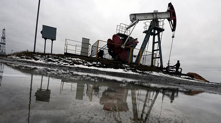 Fitch: Petrol talebinde daralma olabilir