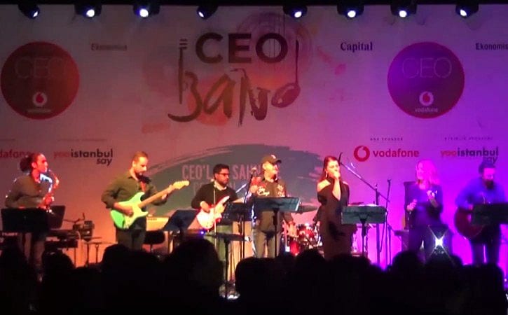 Evrim Aras CEO Band Sahnesinde