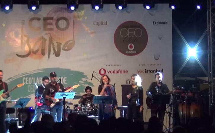 Gülsüm Azeri CEO Band Sahnesinde