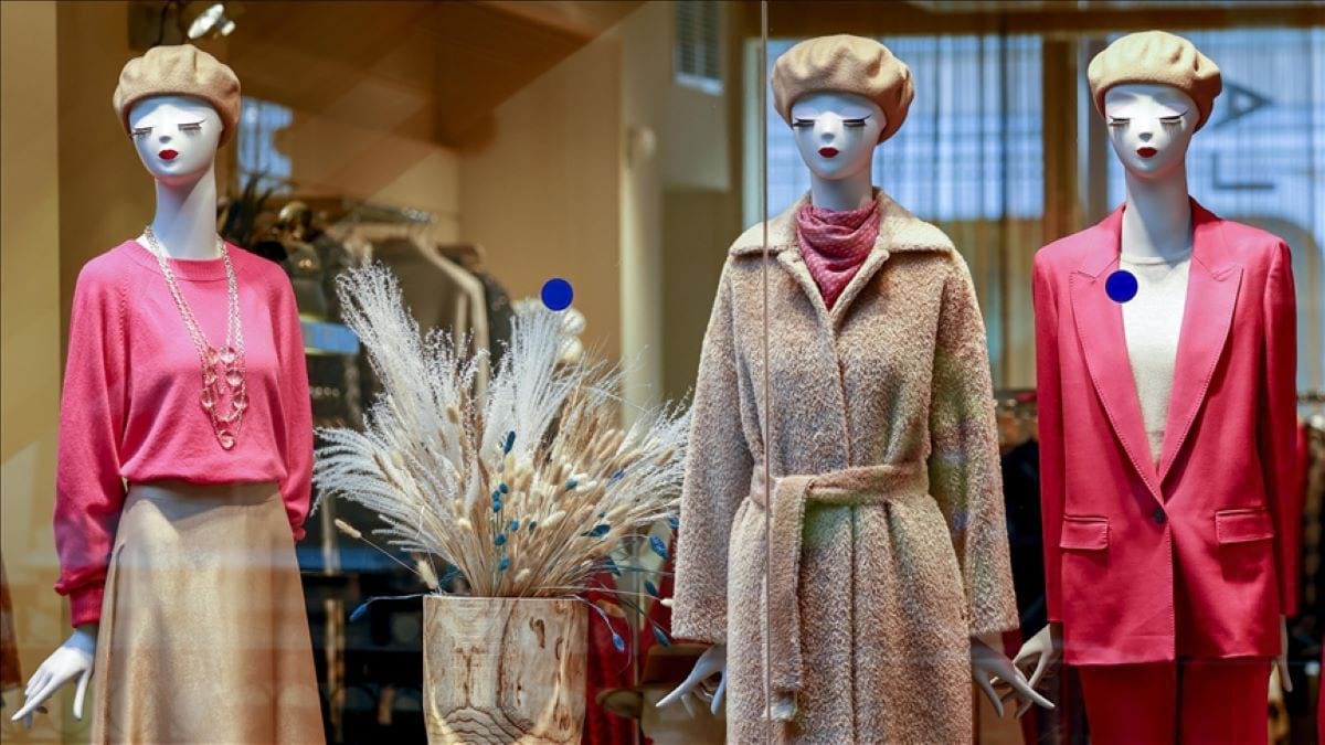Tekstil devi Rusya'daki 502 mağazasını geçici olarak kapatma kararı aldı
