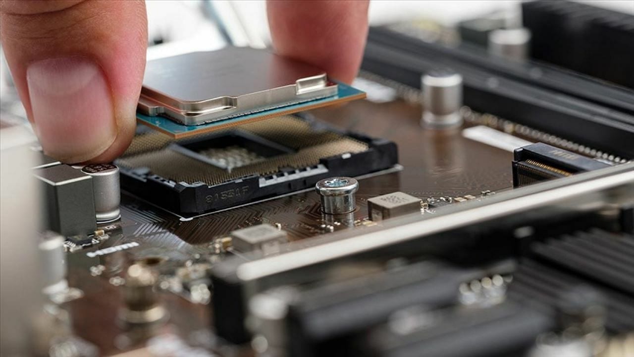 Çip krizi ne zaman biter? Intel CEO'su yeni bir tarih verdi