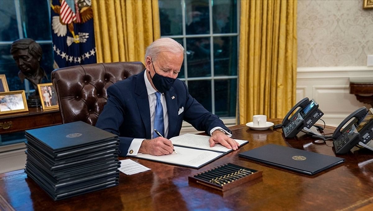 Biden 1,5 trilyon dolarlık bütçeyi onayladı