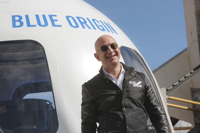 Bezos'un uzay yolculuğunda bir ilk daha: Uzaya çıkan en genç kişi olacak