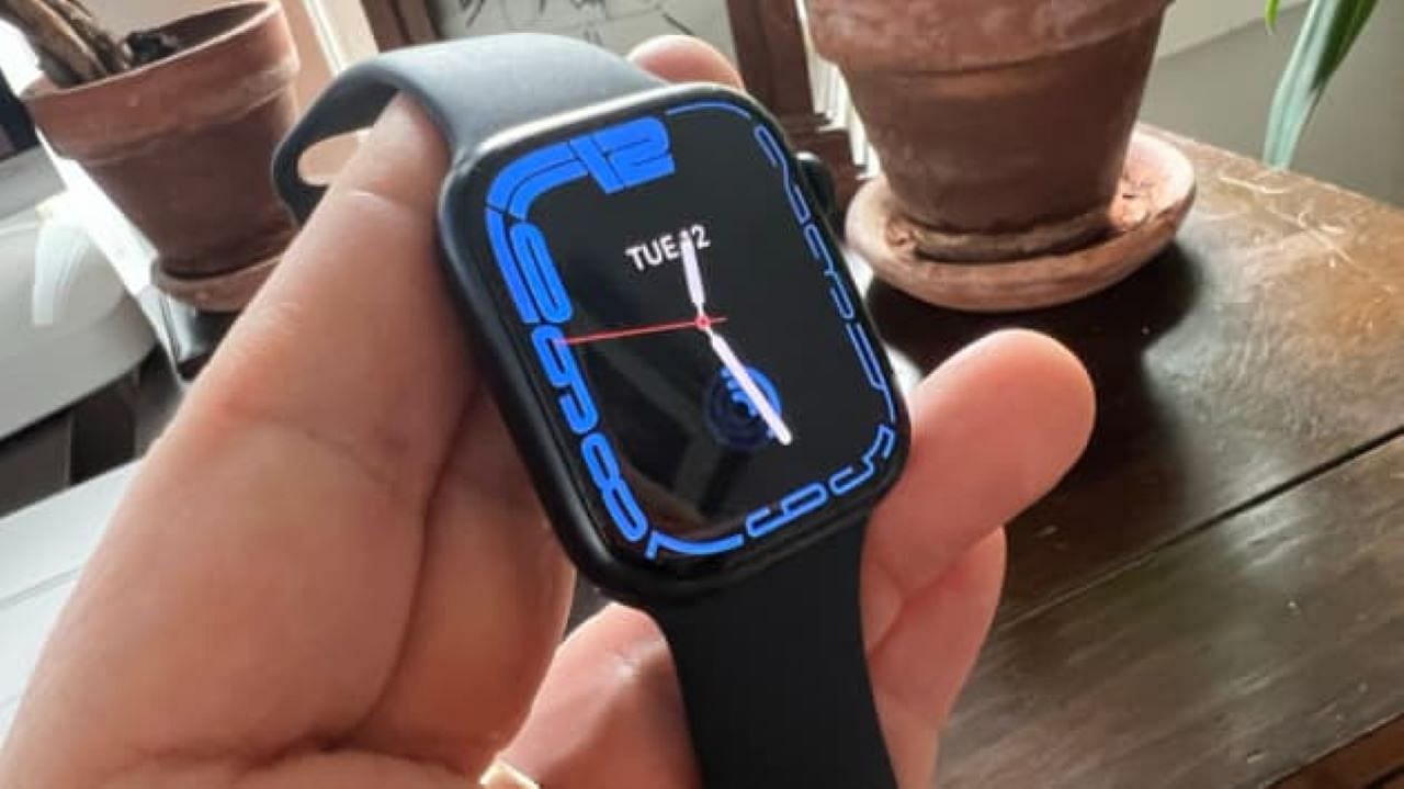 Apple yeni tasarımlı ve daha büyük ekranlı bir saat planlıyor
