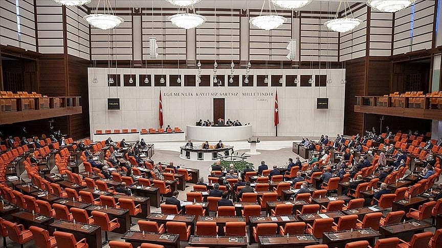 Borç yapılandırmasını da içeren kanun teklifi Meclis'e sunuldu