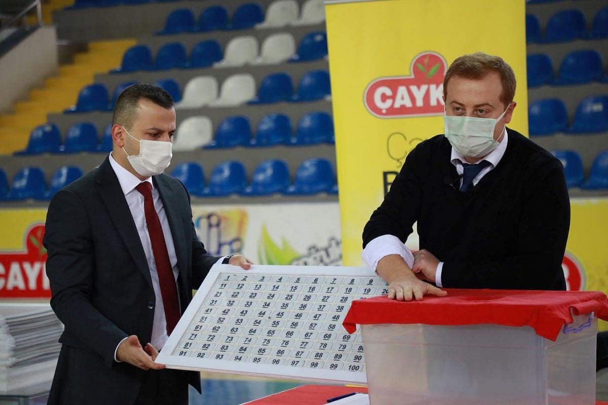 ÇAYKUR'a alınacak 300 mevsimlik işçi için kura çekimi yapıldı