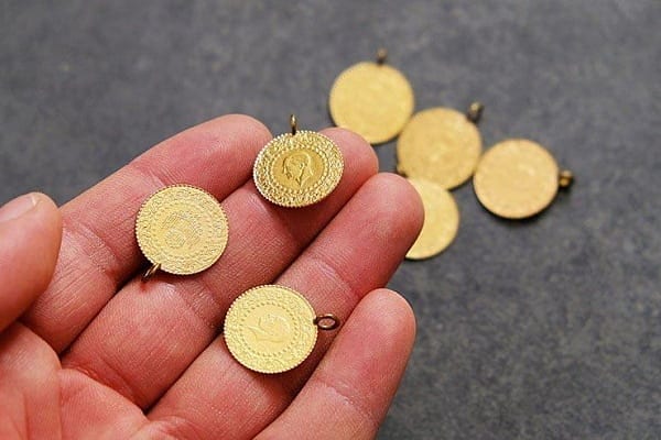 Altına talep patladı: 'Ekmek satar gibi çeyrek altın satıyoruz'