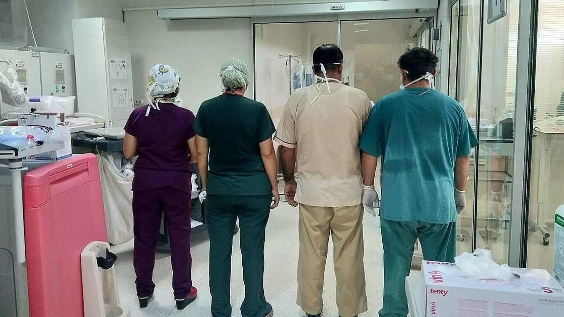 Profesörden çarpıcı sözler: Şartlarımızı görmüş olsalardı sokakta astronot gibi gezerlerdi-0