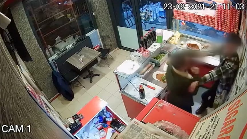Çiğ köfte 'acılı' diye iş yeri çalışanının darbedildiği dükkana 2. saldırı-1