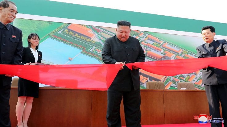 Kim Jong-un'un fabrika açılışı yaparken fotoğrafları ortaya çıktı-0