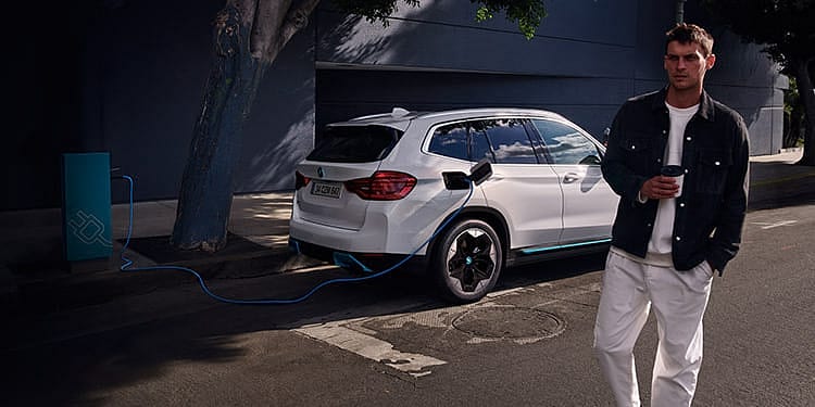 BMW’nin tamamen elektrikli modeli Yeni BMW iX3 Türkiye’de!