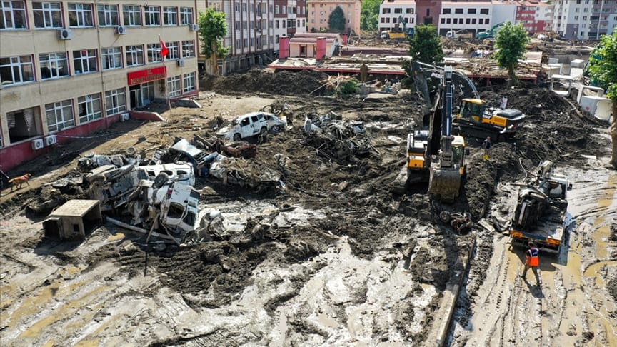 Karadeniz'deki sel felaketinde can kaybı 70'e yükseldi