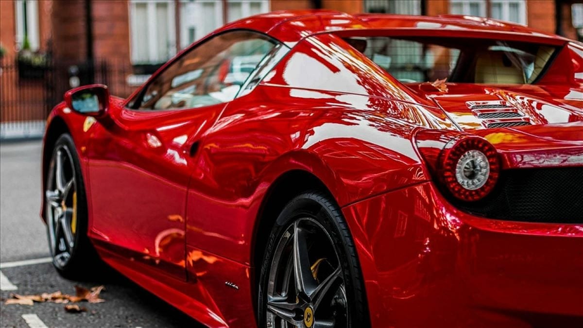 Ferrari 458 ve 488 model arabalarını geri çağırdı