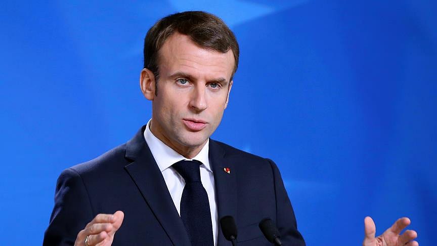 Bloomberg yazarı: Macron sözlü savaşına son verip konuşmayı Merkel'e bırakmalı