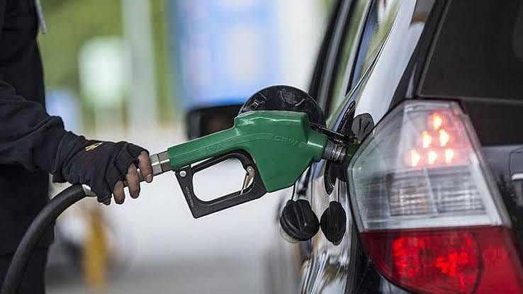 Benzine zam geldi