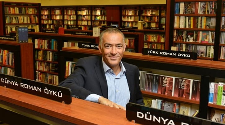 D&R'ın kaptan köşküne oturdu
